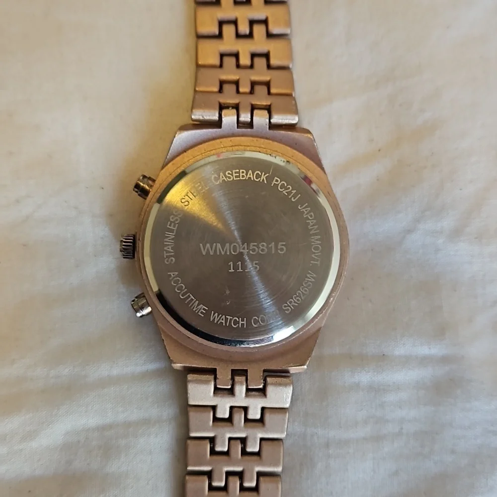 🪅 Rose Gold Watch